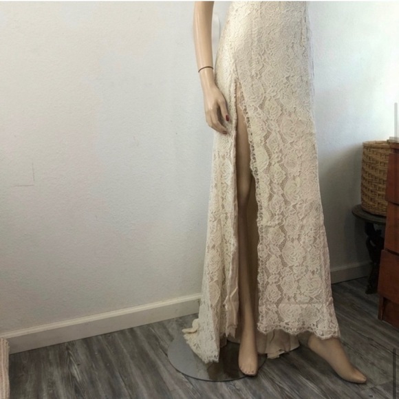 Fame and Partners Romantic rosettes long lace dress - Picture 9 of 15